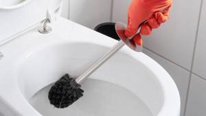 Banyonun kurtarıcısı Çamaşır suyuna rakipmiş, değdiği yeri sakız gibi bembeyaz yapıyor