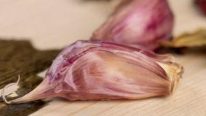 Kısa sürede içi geçen sarımsağın çaresi buymuş Lezzeti de kokusu da hiç değişmiyor