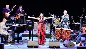 Pink Martini İstanbulda müzikseverlerle buluştu