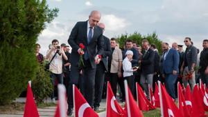 TBMM Başkanı Kurtulmuş Dumlupınar Şehitliğini ziyaret etti