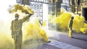 İklim aktivistleri müzeyi kapattı