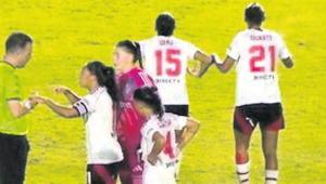 Kadın futbolcular karakolluk oldu Irkçılık skandalı