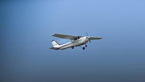 Almanya’da küçük uçak düştü: 2 kişi yaralandı