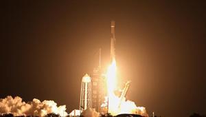 SpaceX, ABDli ve Japon şirketlere ait iki aracı Aya iniş için uzaya fırlattı