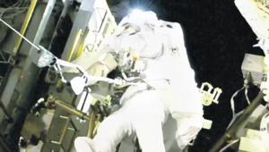 Kızarmış et gibi kokuyor Kuş sesleri uzaya yayılır