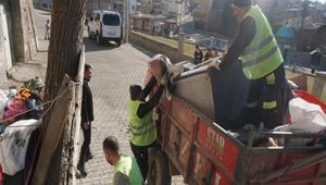 Siirtte mahalleli kokudan rahatsız oldu şikayet üzerine ekipler eve girince şok oldu