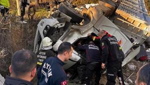 Aydında feci kaza Virajı alamayan TIR tarlaya uçtu: 1 ölü, 3 yaralı