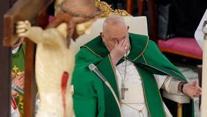 Papa, nefes almakta güçlük çekince konuşmasını yardımcısı tamamladı