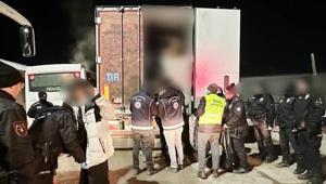 Sivasta durdurulan TIRın dorsesinden çıkanlar şoke etti Sürücü tutuklandı
