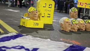 Gazzedeki İsrailli esirlerin yakınları, Tel Aviv’de otoyolu trafiğe kapattı