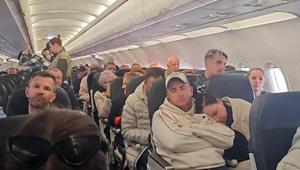 Rus uçağı Polonyaya acil iniş yaptı Yolcular uçakta saatlerce bekletildi