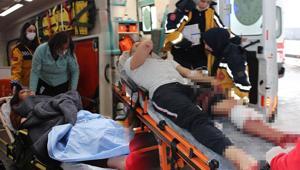 Elinden cep telefonu alınınca dehşet saçtı Ağabeyi ile annesini bıçakladı