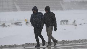 Edirne beyaza büründü Kar kalınlığı 10 santimetreye ulaştı