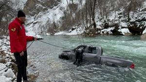 Tuncelide feci kaza Kamyonet Munzur Nehrine uçtu