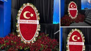 MHPden AK Parti kongresine özel çiçek aranjmanı Semboller dikkat çekti