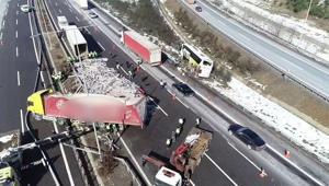 Kuzey Marmara Otoyolunda feci kaza Yolcu otobüsüne TIR çarptı