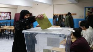 İki kent yeniden sandık başında Oy verme işlemi 17.00’de sona erecek