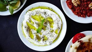 İftar için şipşak meze tarifi 15 dakikada masada, lezzeti damakta kalıyor