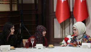Emine Erdoğandan çiftçilerle iftar paylaşımı