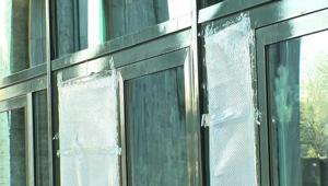 İBB binasında kırılan camlar naylon ile kapatıldı