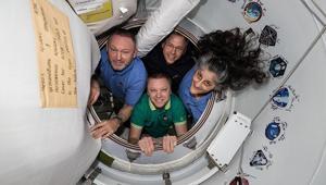 Trumptan uzayda mahsur kalan astronotlara fazla mesai ödenmesi teklifi