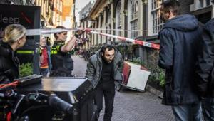 Amsterdamdaki bıçaklı saldırgan bir sivilin yardımıyla yakalandığı anlar görüntülendi