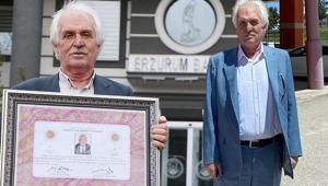 Hayallerinin peşinden koştu Emekli öğretmen, 64 yaşında avukat oldu