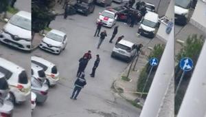 Akılalmaz olay Siyah araçtan inip yolda yürüyen adama 12 el ateş etti