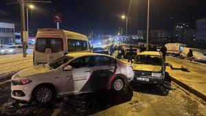 Kayseride zincirleme kaza Tam 11 aracın karıştığı kazada 2 kişi yaralandı