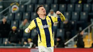 Fenerbahçede Mert Hakan Yandaş hastaneye kaldırıldı