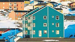Grönland evleri renginden belli