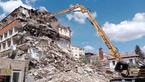 Boluda 5 katlı otel risk oluşturduğu için yıkıldı