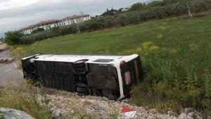 Manisada yolcu otobüsün devrildi 16 kişi yaralandı