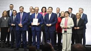 İşte Almanyanın yeni kabinesi: 8i kadın 17 bakan, 1i Türk kökenli