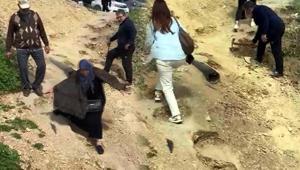 8 metrelik tepede Hastaneye gidenler çukurları görünce şoke oluyor