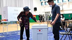 Güney Kore sandık başında, kurşun geçirmez camlı seçim konuşması