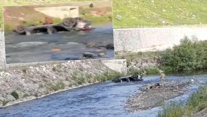 Bayram tatili için yola çıkmışlardı Dereye uçan araçtaki anne baba ve çocukları öldü