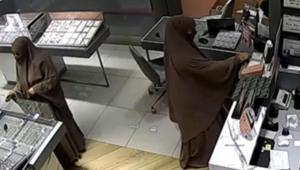 Tanınmamak için çarşaf giydi 51 suç kaydı olan 16 yaşındaki kızın şok planı