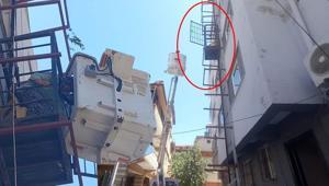 80 yaşındaki kadının zor anları! Gören telefona sarıldı