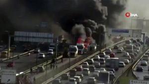 İstanbul'da metrobüs yangını! Çok sayıda ekip sevk edildi