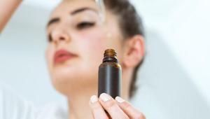 Dirsekten dekolteye retinol etkisi! Vücut losyonuna ekleyin, akneye düşman