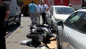 Üsküdar’da 3 araç birbirine girdi: Motosiklet sürücüsünün ayağı koptu