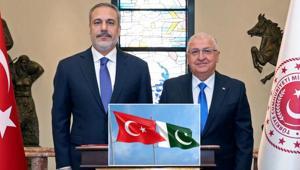 Dışişleri Bakanı Hakan Fidan ve Bakan Güler'i Pakistan Başbakanı Şerif kabul edildi