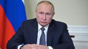Putin bir kritik ismi daha görevden aldı