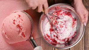 3 malzeme serinletiyor Nefis dondurmanın sırrıymış: Robottan geçirip şurubu ekleyin