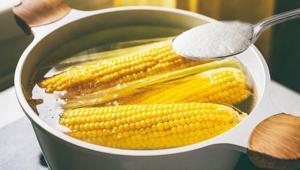 Mısırı haşlarken 1 kaşık eklemek gerekiyor Hem lezzetli hem de dakikalar içinde hazır