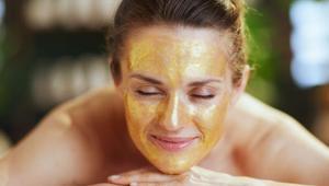 Uyurken kırışıklık yok eden mucize Sıcak suya atın, değme kremlere taş çıkartır