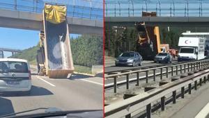 Sultanbeylide dehşet anları Damperi açılan TIR üst geçide çarptı