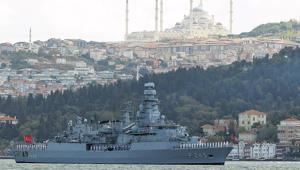 Boğaz’da görkemli geçit