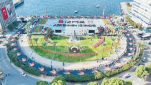 İzmir’de Ata’ya saygı